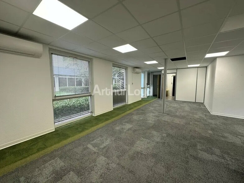 Office in Schiltigheim for lease - Building Photo - Image 2 of 15