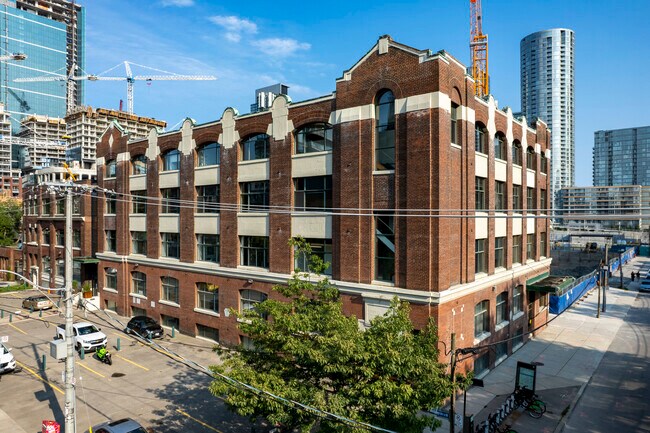 Plus de détails pour 495-517 Wellington St W, Toronto, ON - Bureau/Commerce de détail à louer