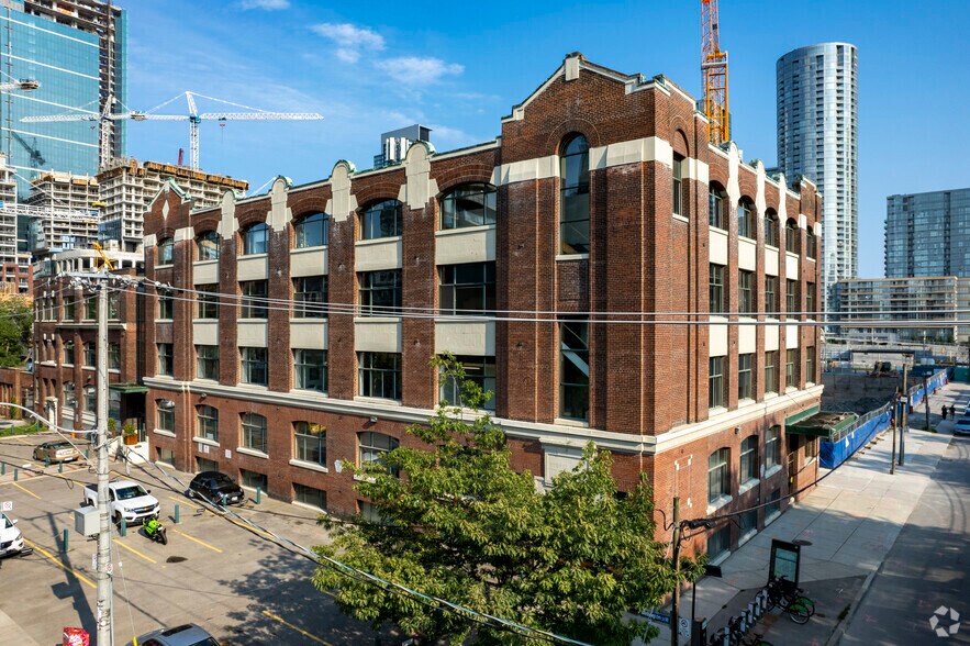 495-517 Wellington St W, Toronto, ON à louer - Photo du bâtiment - Image 1 de 7