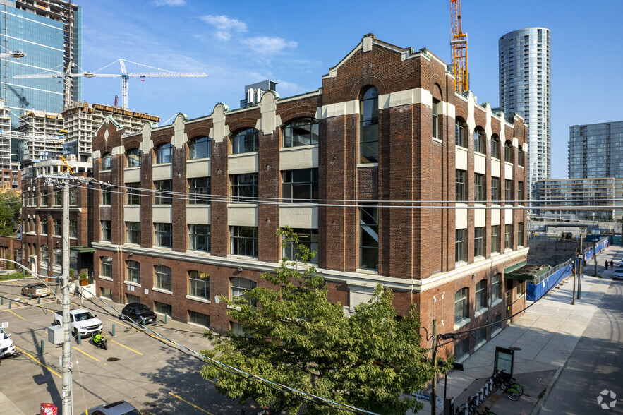 517 Wellington St W, Toronto, ON for lease - Building Photo - Image 1 of 9