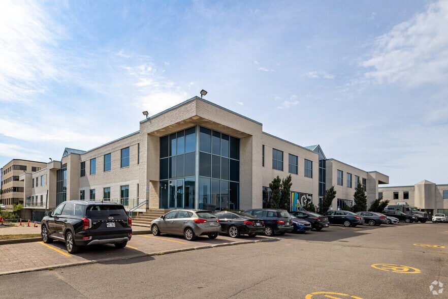 8552-8678 Boul Pie-IX, Montréal, QC for lease - Building Photo - Image 2 of 33