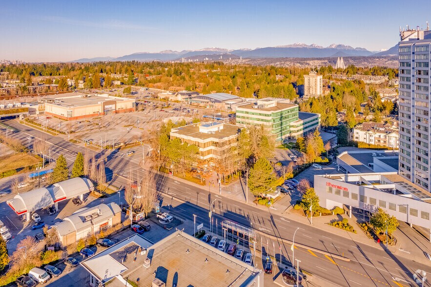 15225 104th Ave, Surrey, BC à louer - Photo du bâtiment - Image 3 de 4