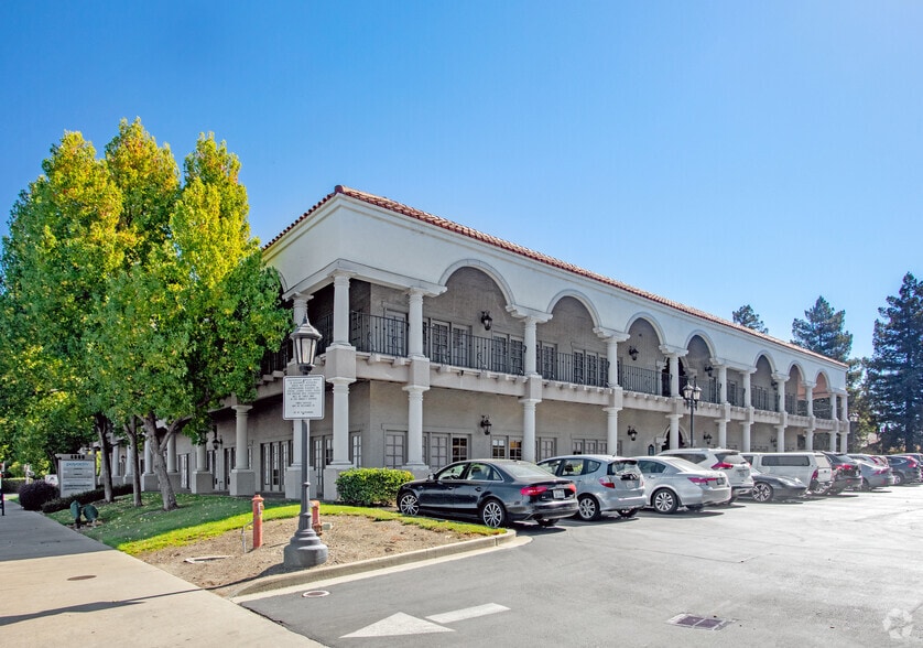 4880 Stevens Creek Blvd, San Jose, CA à louer - Photo du bâtiment - Image 3 de 4