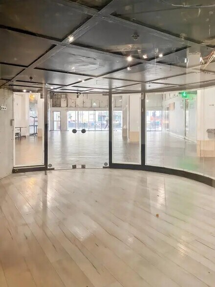 Commerce de détail dans Paris à louer - Photo du bâtiment - Image 2 de 3