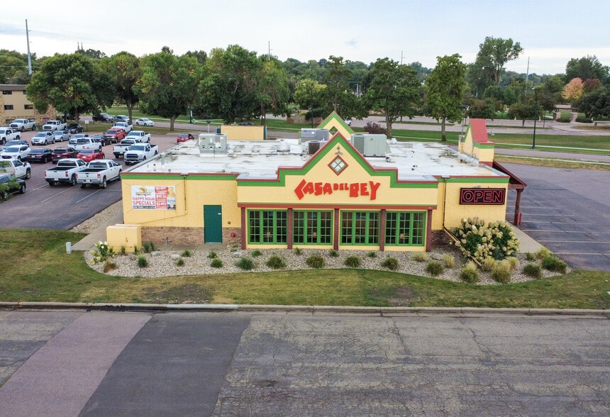 901 W Russell St, Sioux Falls, SD for sale - Building Photo - Image 2 of 31