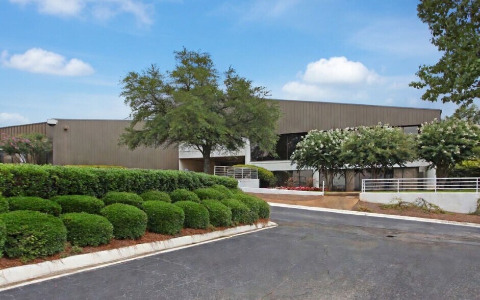5200 E Lake Blvd, Birmingham, AL à vendre - Photo du bâtiment - Image 2 de 13