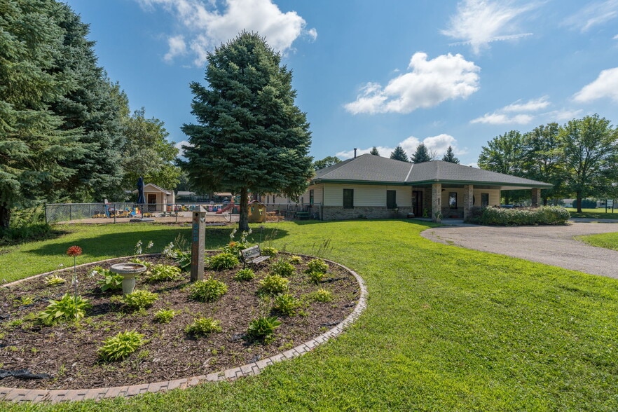 1500 Edgewood Blvd, North Mankato, MN for sale - Building Photo - Image 3 of 27