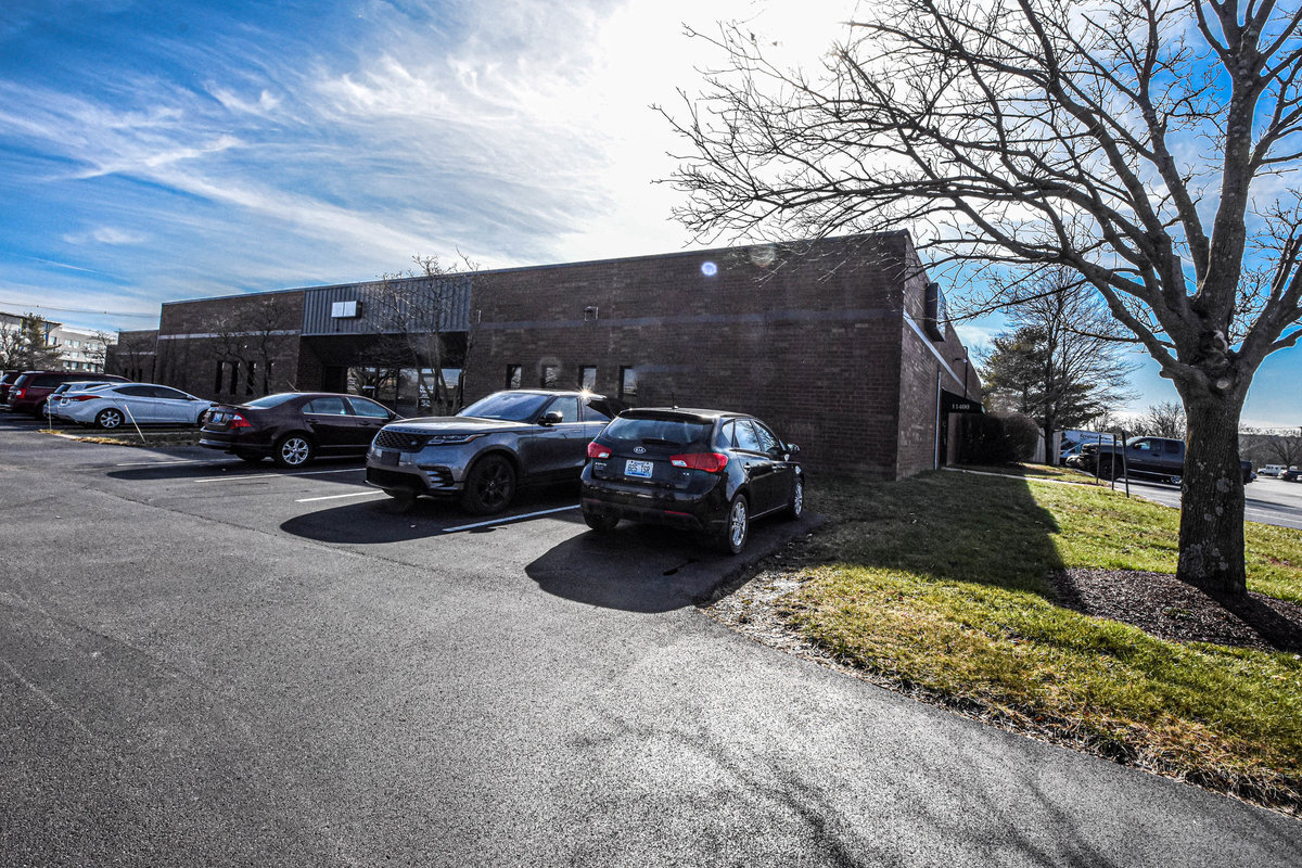 11400 Bluegrass Pkwy, Louisville, KY for sale Primary Photo- Image 1 of 1