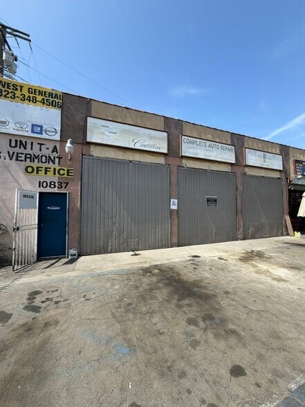 10837 S Vermont Ave, Los Angeles, CA à louer - Photo du bâtiment - Image 3 de 8