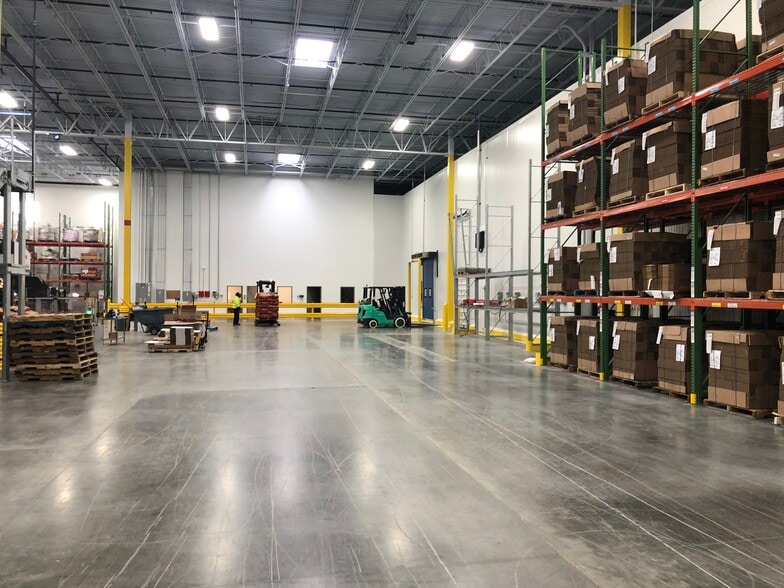 3800 Naturally Fresh Blvd, College Park, GA for lease - Interior Photo - Image 2 of 9