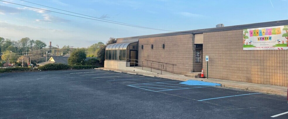319 N Pine St, Spartanburg, SC à louer - Photo du bâtiment - Image 2 de 24