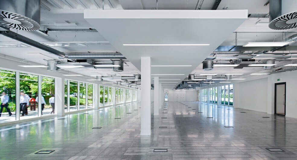 250 South Oak Way, Reading à louer - Photo du bâtiment - Image 3 de 3