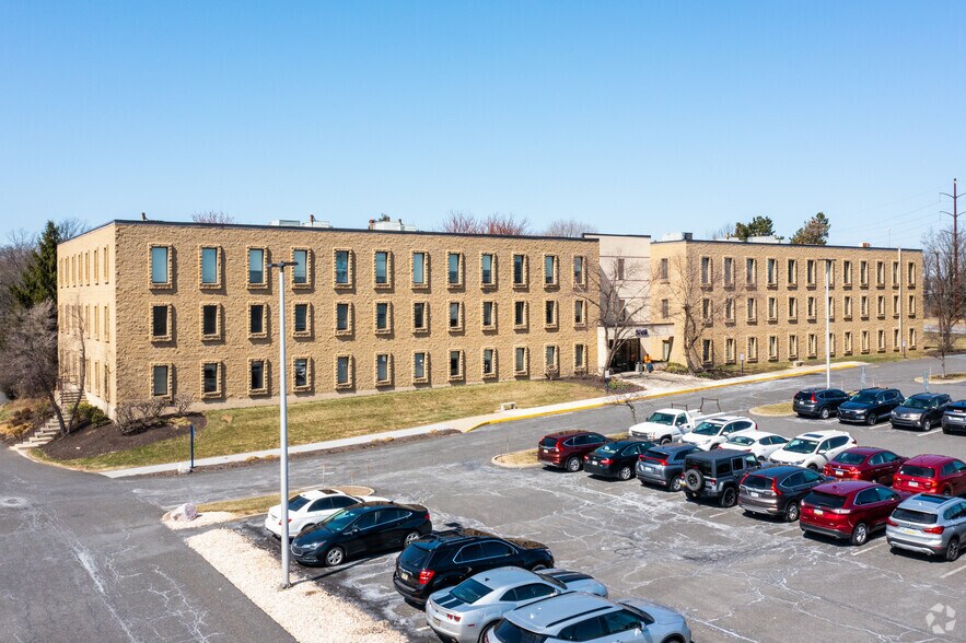 5000 W Tilghman St, Allentown, PA à louer - Photo du bâtiment - Image 1 de 5