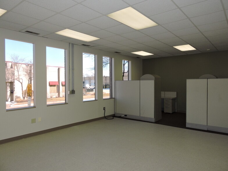 600-610 W 5th Ave, Naperville, IL à louer - Photo du bâtiment - Image 2 de 9