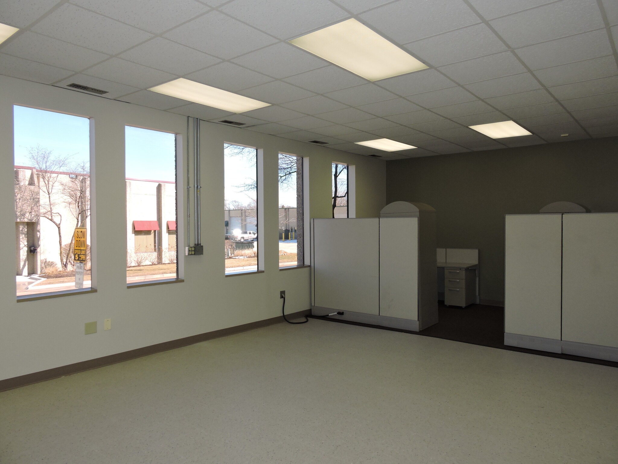 600-610 W 5th Ave, Naperville, IL for lease Interior Photo- Image 1 of 9