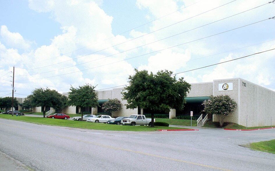 7240 Brittmoore Rd, Houston, TX à louer - Photo du bâtiment - Image 3 de 6
