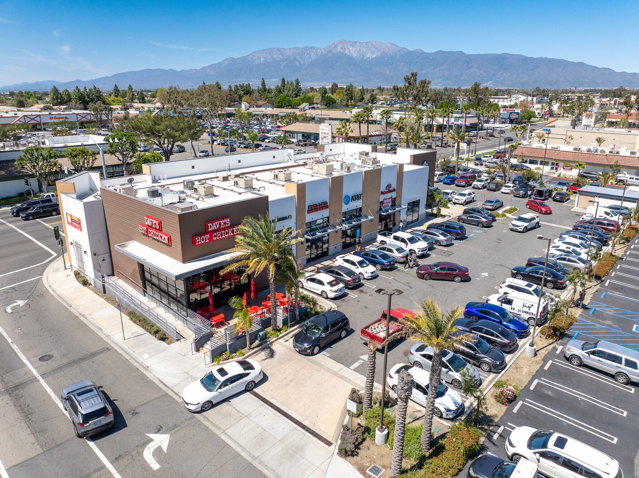 9885 Sierra Ave, Fontana, CA à louer Photo du bâtiment- Image 1 de 7