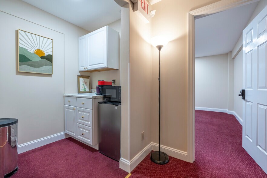 898 Ethan Allen Hwy, Ridgefield, CT à louer - Photo du bâtiment - Image 2 de 18