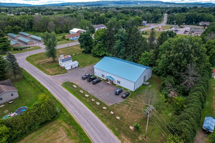 4867 Fox Rd, Oneida, NY à vendre - Photo principale - Image 1 de 18