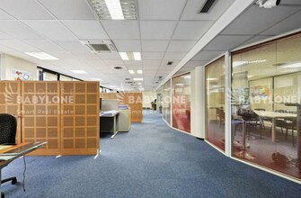 7 Rue Auguste Gervais, Issy-les-Moulineaux for lease Interior Photo- Image 2 of 5