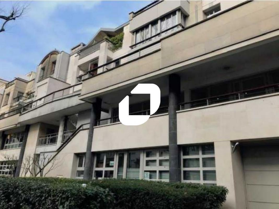 Office in Neuilly-sur-Seine for sale Building Photo- Image 1 of 11