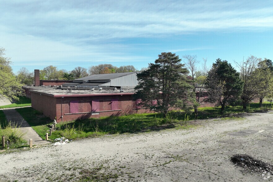 5815 E 42nd St, Indianapolis, IN à vendre - Photo du bâtiment - Image 3 de 5