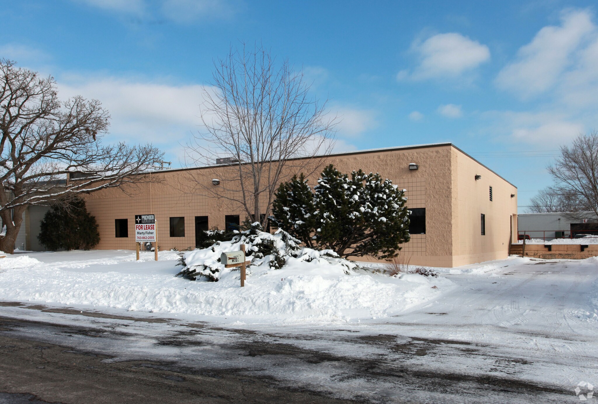 7871-7891 Hickory St NE, Fridley, MN à louer Photo du bâtiment- Image 1 de 4