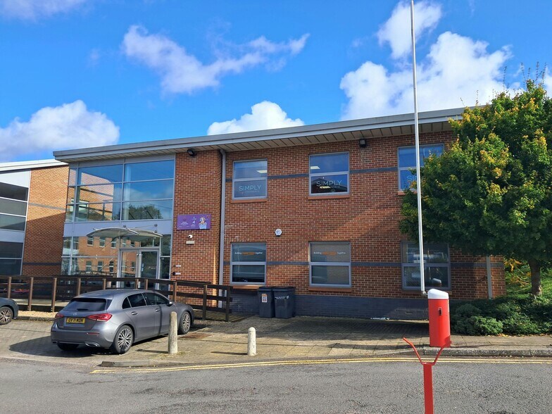 Molly Millars Ln, Wokingham à louer - Photo du bâtiment - Image 2 de 3