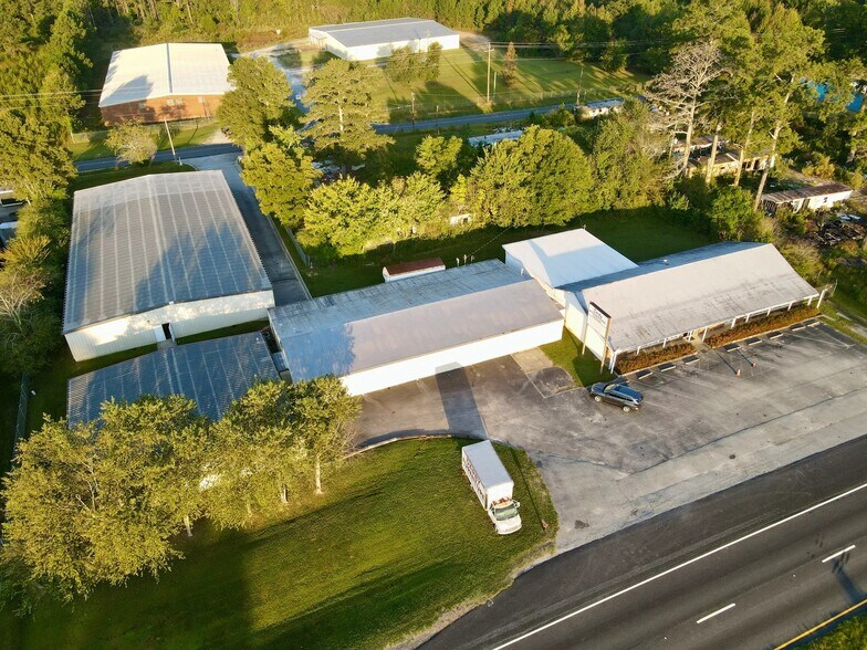 Griffin Mixed Use Assemblage portefeuille de 3 propriétés à vendre sur LoopNet.ca - Photo principale - Image 2 de 3