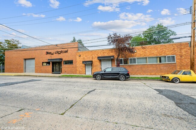 Plus de détails pour 521 E 3rd St, Mount Vernon, NY - Industriel à louer