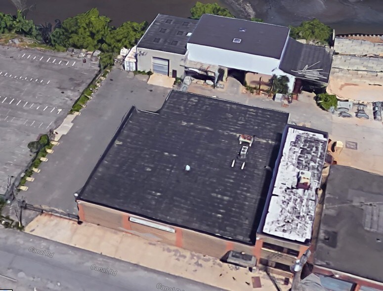 57 Canal Rd, Pelham Manor, NY à louer - Photo du bâtiment - Image 2 de 2