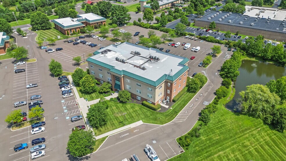 642 Newtown Yardley Rd, Newtown, PA à louer - Photo du bâtiment - Image 2 de 14