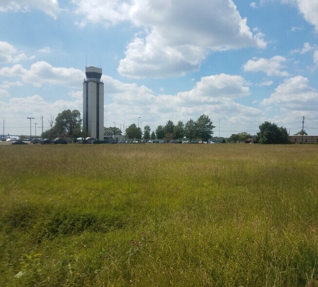 Airport Drive, Macon-Bibb, GA à vendre - Photo du bâtiment - Image 2 de 5