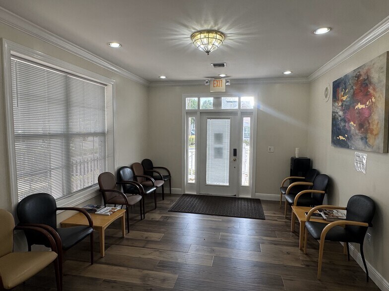 1044 Goodlette-Frank Rd N, Naples, FL à louer - Hall d’entrée - Image 3 de 34