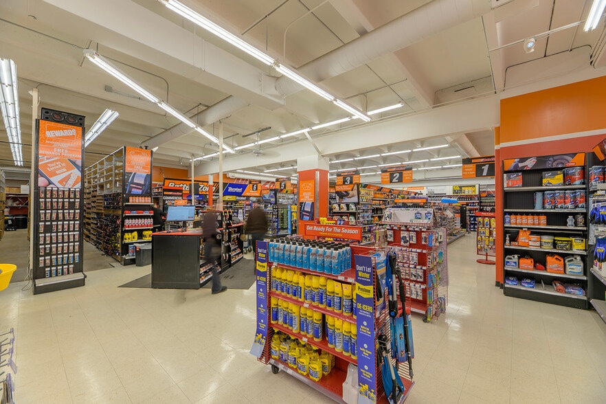 Sherman Station portfolio of 3 properties for sale on LoopNet.ca - Building Photo - Image 2 of 9