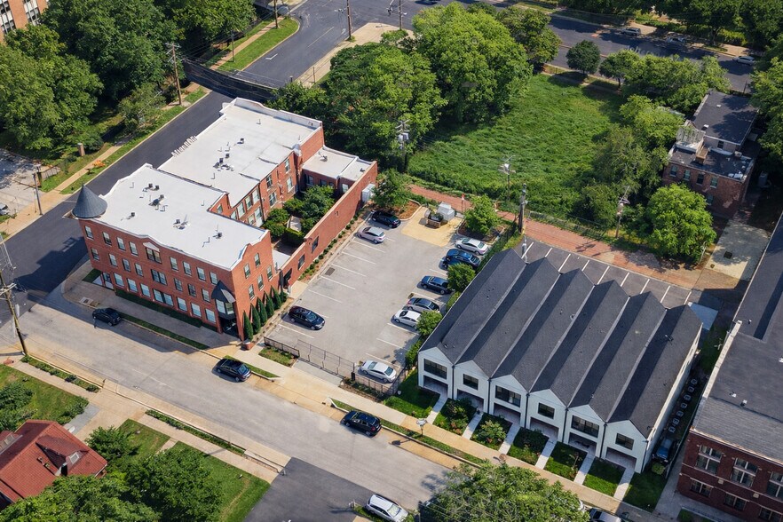 The Lange & 3620 Texas Ave portefeuille de 2 propriétés à vendre sur LoopNet.ca - Photo du bâtiment - Image 3 de 6