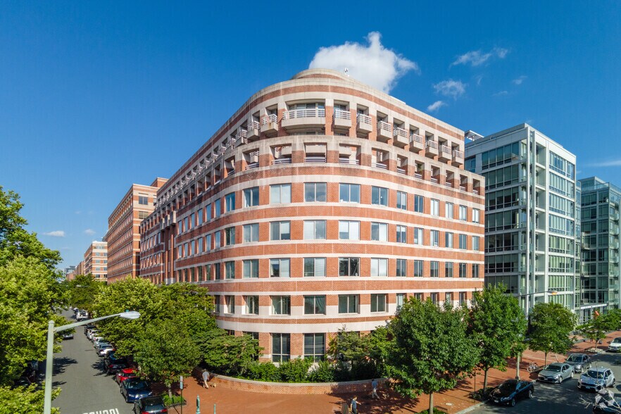 2450 N St NW, Washington, DC for lease - Primary Photo - Image 1 of 12