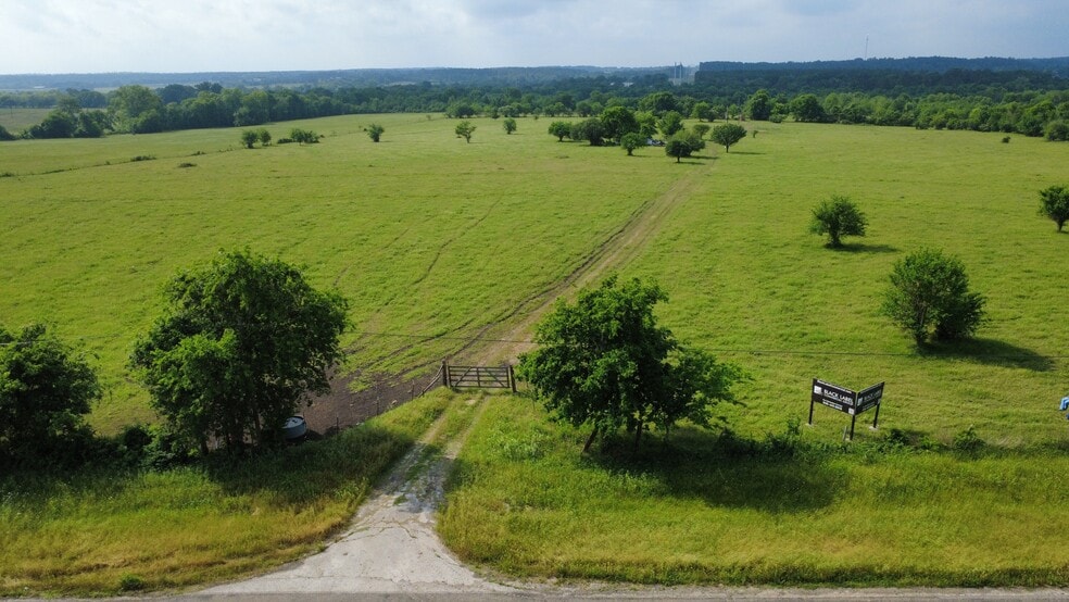 17002 TX-105, Plantersville, TX à vendre - Photo du bâtiment - Image 2 de 10