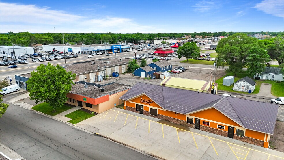20 S 32nd Ave S, Saint Cloud, MN à vendre - Photo du bâtiment - Image 1 de 83