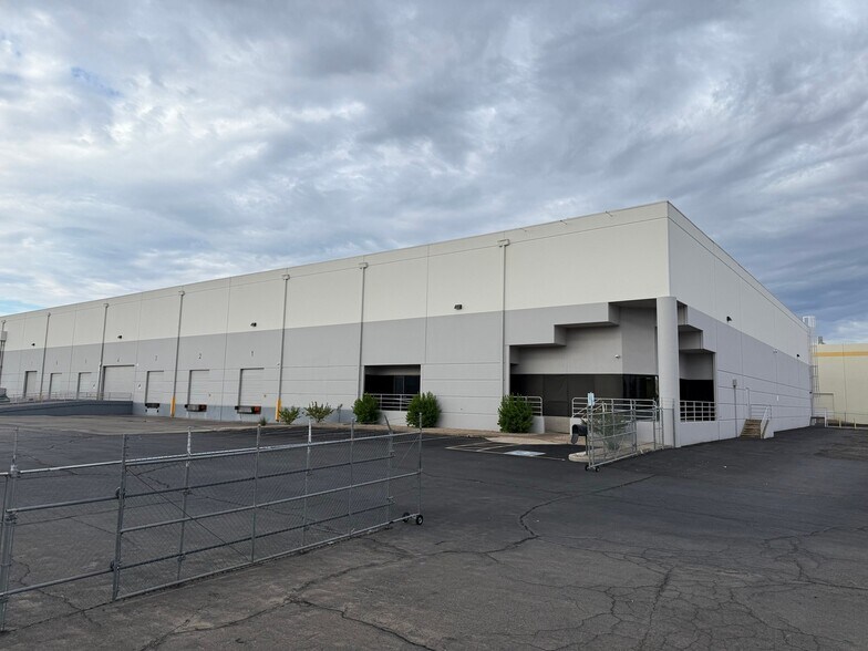 420 S 53rd Ave, Phoenix, AZ à louer - Photo du bâtiment - Image 2 de 8