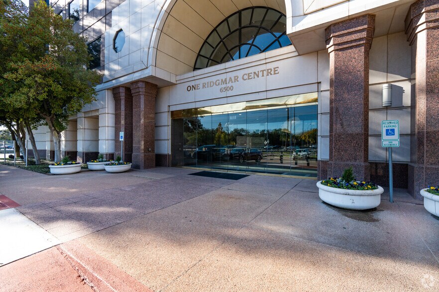 6500 West Fwy, Fort Worth, TX à louer - Photo du bâtiment - Image 2 de 9