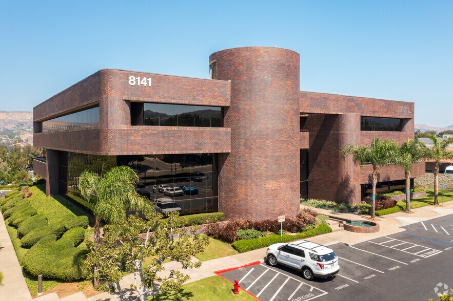 8141 E Kaiser Blvd, Anaheim, CA à louer - Photo du bâtiment - Image 1 de 7