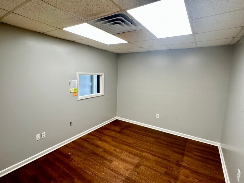 315 Transport Dr, Cookeville, TN à louer - Photo du bâtiment - Image 3 de 43