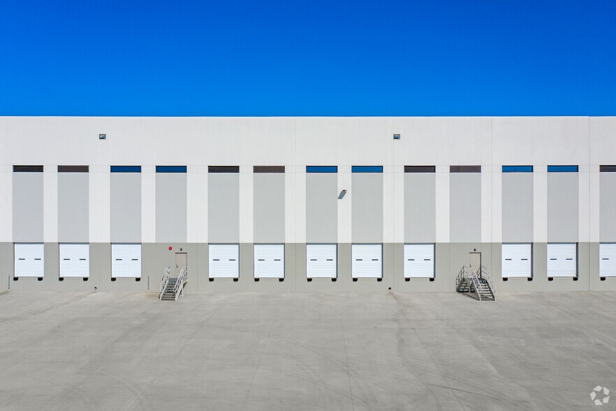 4251 Northern Cross Blvd, Haltom City, TX à louer - Photo du bâtiment - Image 2 de 6