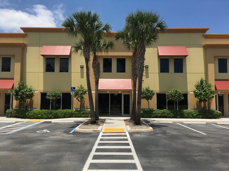 2351 Vista Pky, West Palm Beach, FL for lease - Building Photo - Image 1 of 8