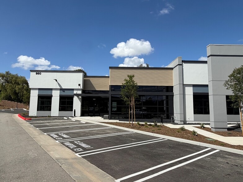 800 Patriot Dr, Moorpark, CA for sale - Building Photo - Image 3 of 4
