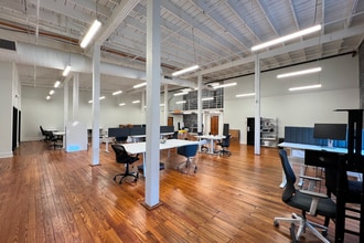 552 E Market St, Louisville, KY for lease Interior Photo- Image 2 of 7