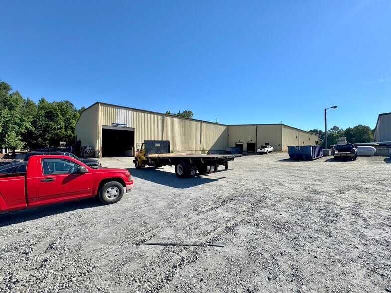 5335 N Us Highway 220, Summerfield, NC à louer - Photo du bâtiment - Image 3 de 3