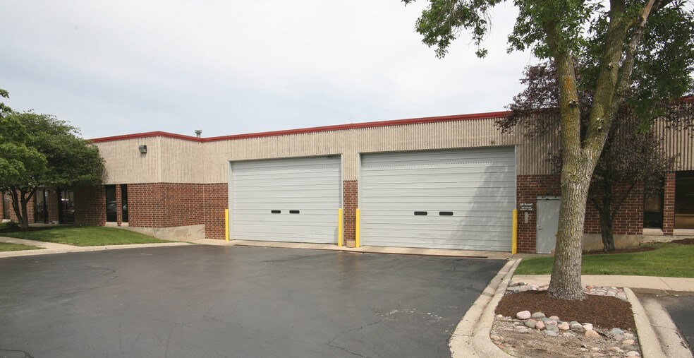 5400 Newport Dr, Rolling Meadows, IL à louer - Photo du bâtiment - Image 3 de 5