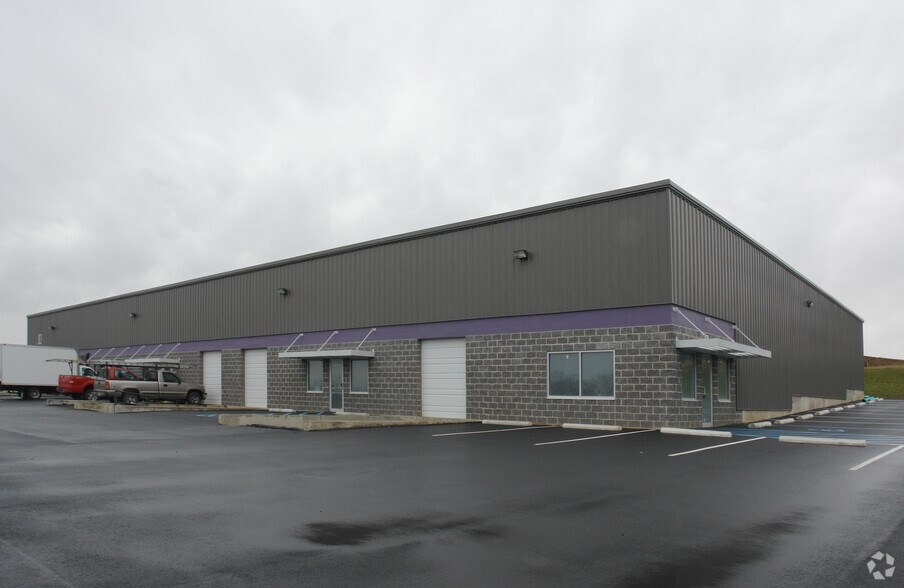 100-104 Tomahawk Dr, Kutztown, PA à louer - Photo du bâtiment - Image 3 de 12